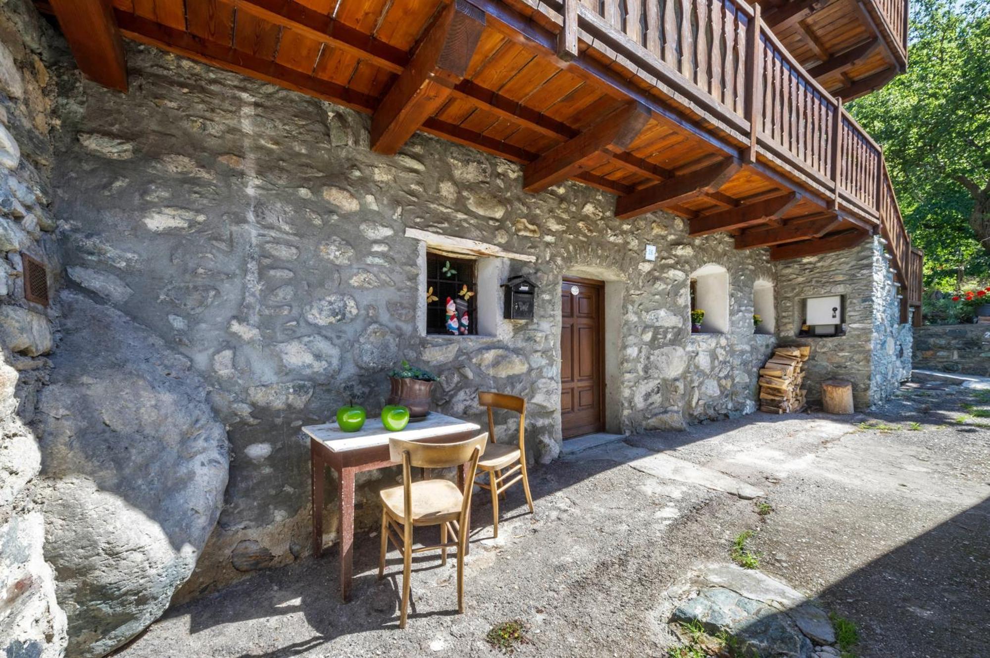 Il Nido Di Letizia Apartman Châtillon Kültér fotó